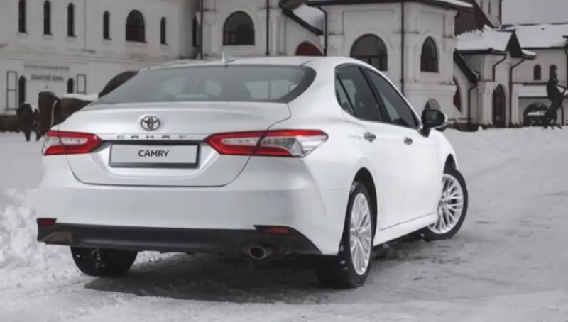 Бампер задний от Toyota